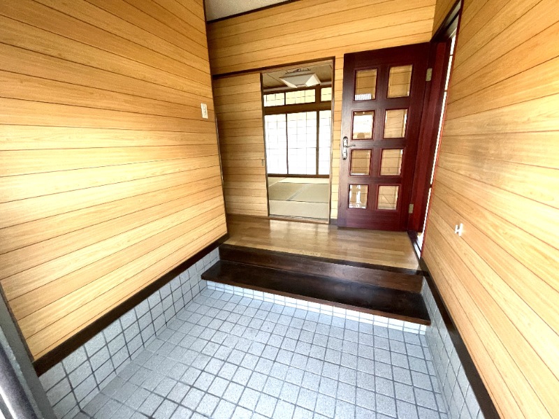 玄関　玄関を一歩入ると・・・こんな感じです。