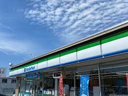 コンビニ　ファミリーマート 日進東山店（コンビニ）まで940m