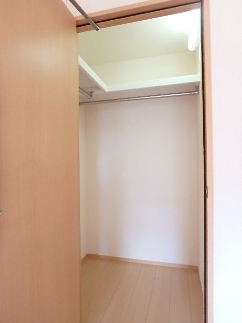 収納　ウォークインクローゼット