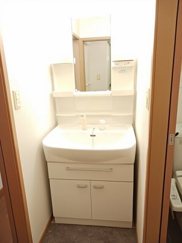 洗面設備　使いやすい洗面所です