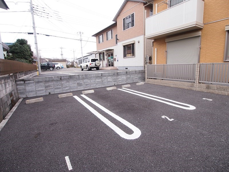 駐車場　敷地内には駐車場があります☆別途契約が必要です