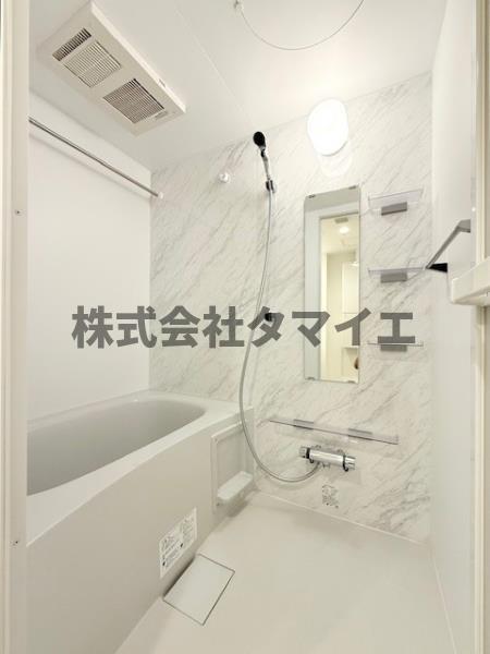 バス・シャワールーム　コンパクトで使いやすいお風呂です