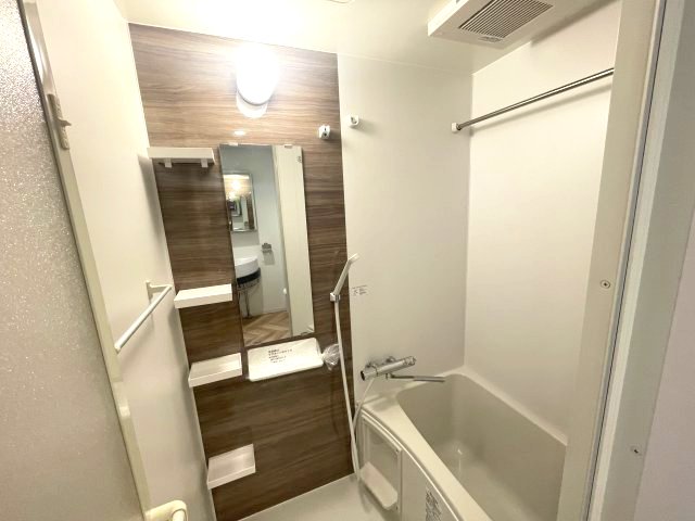 バス・シャワールーム　同物件他部屋のお写真です 間取り図を参照してください