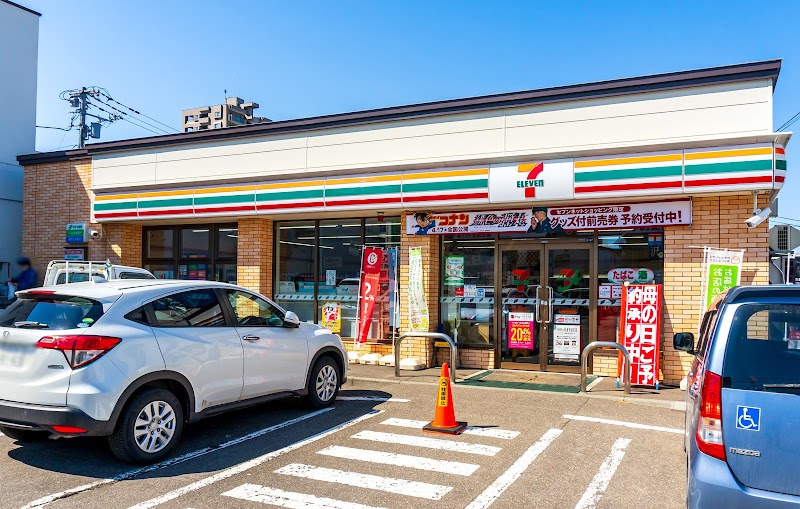 コンビニ　セブンイレブン札幌発寒南駅前店（コンビニ）まで101m