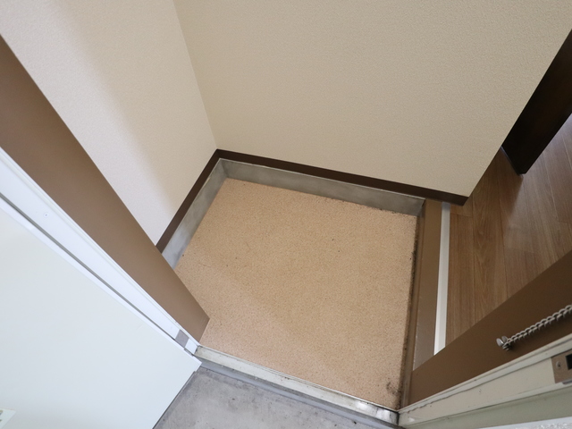 玄関　※２０５号室の写真です。