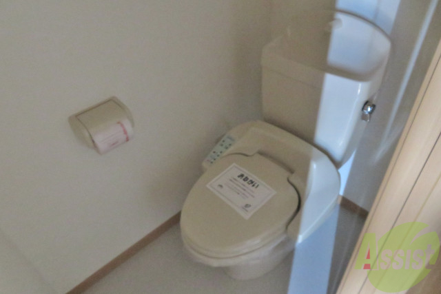 トイレ　トイレは狭すぎず、広すぎない感じが良いですね。