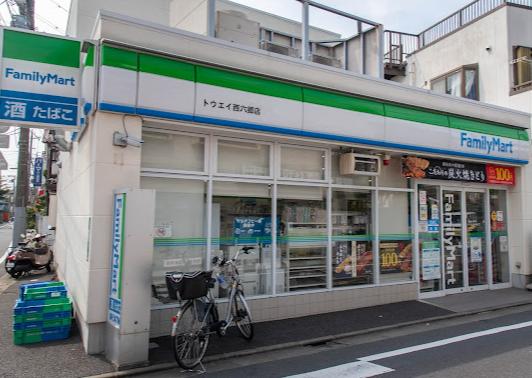 コンビニ　ファミリーマートトウエイ西六郷店（コンビニ）まで327m