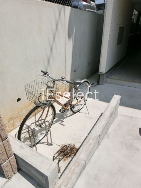 駐車場　敷地内の駐輪スペース。