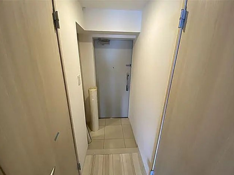 玄関　写真は同タイプ住居です。
