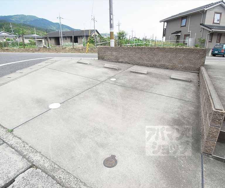 駐車場　敷地内に駐車場がございます