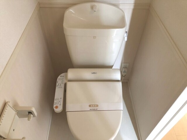 トイレ　１０２　トイレ