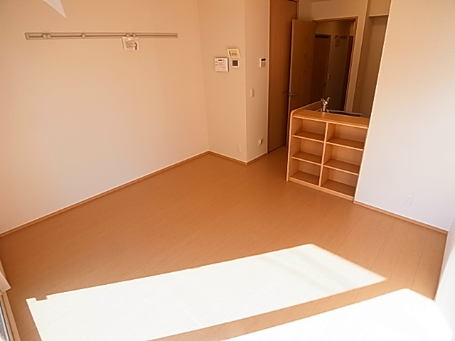 居室・リビング　同一物件、別部屋