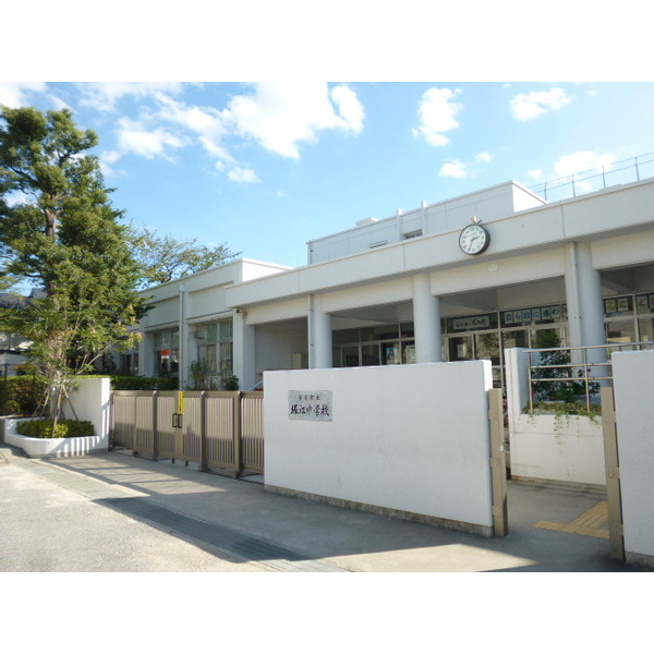 中学校　浦安市立堀江中学校（中学校）まで683m