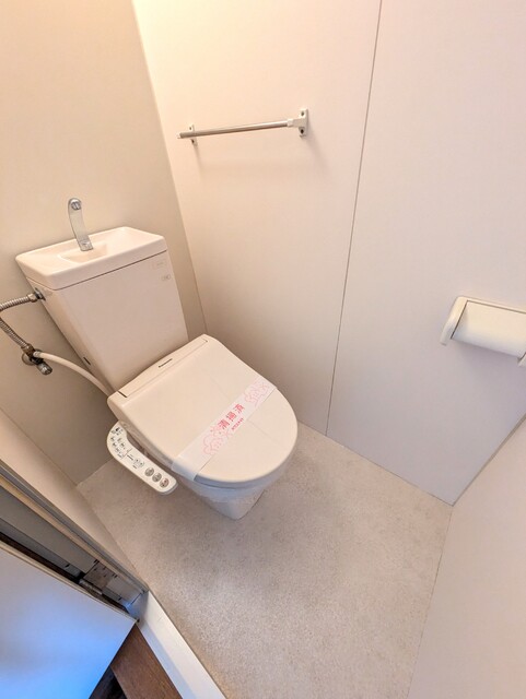 トイレ　★★トイレは嬉しい洗浄機能付き便座です♪★★