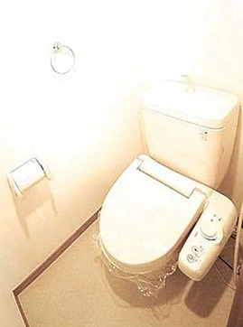 トイレ　落ち着いた色調のトイレです