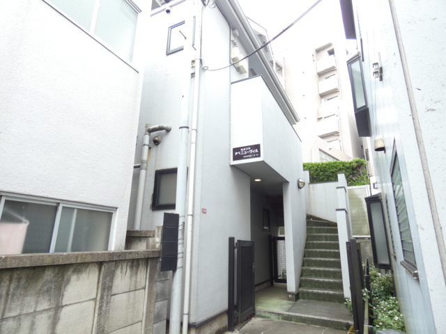 建物外観　1フロア1世帯で快適です！