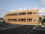 建物外観　コンクリートが使用された重量鉄骨造です。