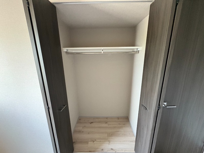 収納　寝室の収納です。部屋がすっきり片付きます。