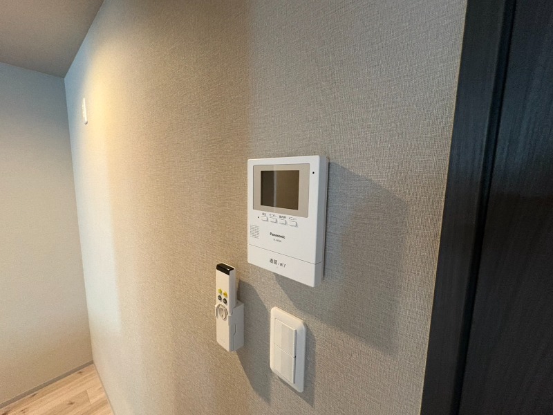 セキュリティ　ＴＶモニター付インターホンです。来客者の顔が見えるので安心！