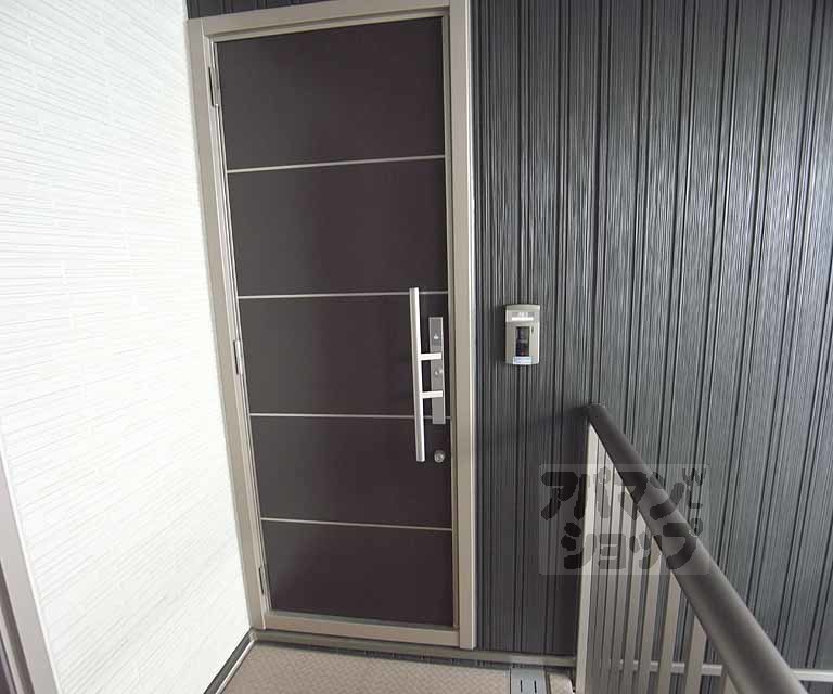 その他設備　玄関ドア。