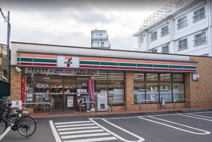 コンビニ　セブン-イレブン 世田谷区役所前店（コンビニ）まで350m