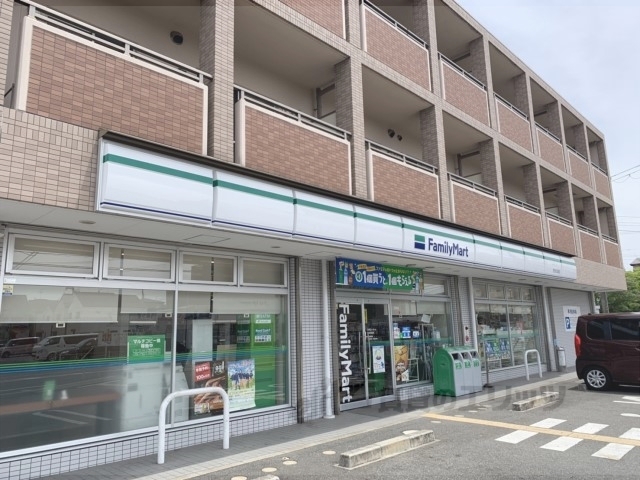 コンビニ　ファミリーマート奈良法蓮店（コンビニ）まで550m