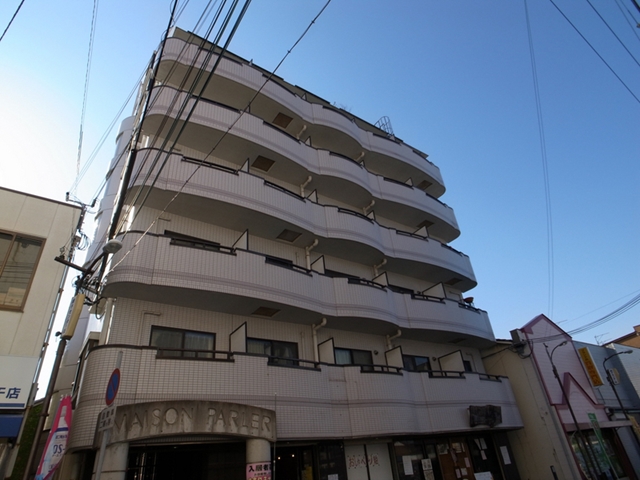 建物外観　これぞマンション！向かいはマックスバリュ