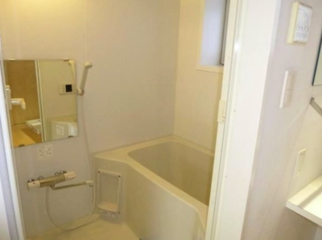 バス・シャワールーム　別部屋の参考写真です。