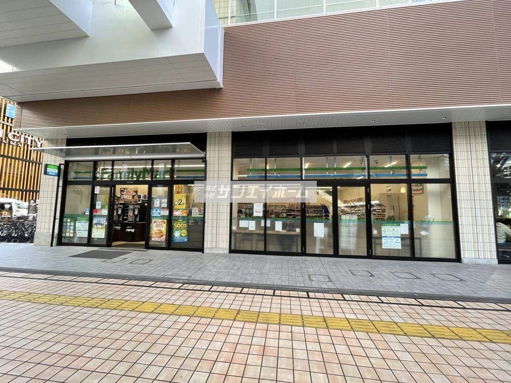 コンビニ　ファミリーマート所沢駅前店（コンビニ）まで340m