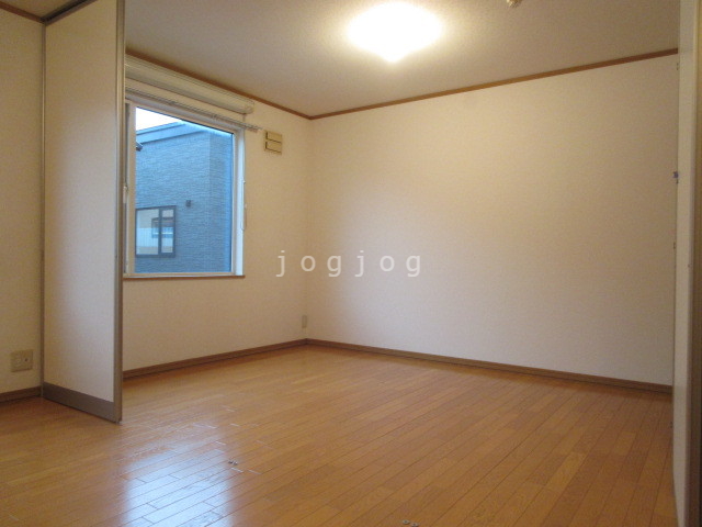 その他部屋・スペース　日当たりの良い明るいお部屋です。