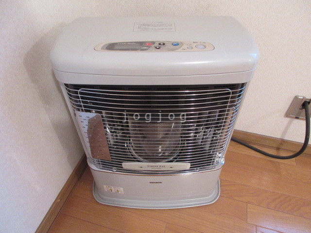 その他設備　冬はあったか石油ストーブです。