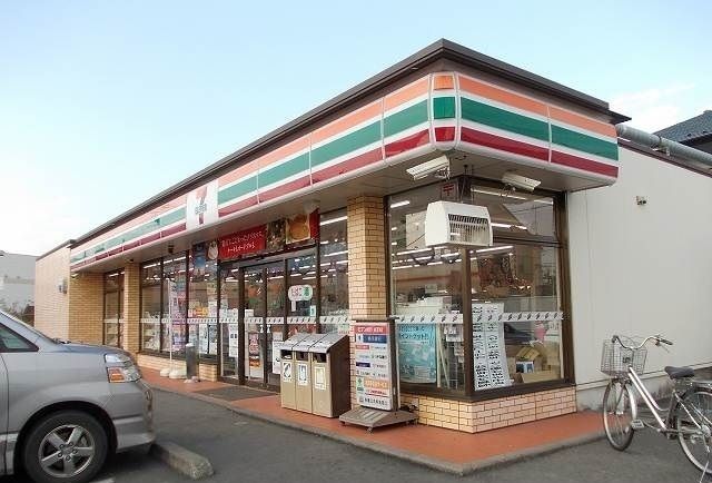 コンビニ　セブンイレブン関本店（コンビニ）まで240m