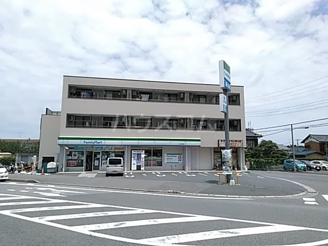 コンビニ　ファミリーマート（コンビニ）まで108m