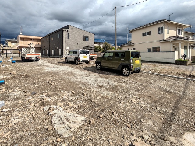 駐車場　建築中