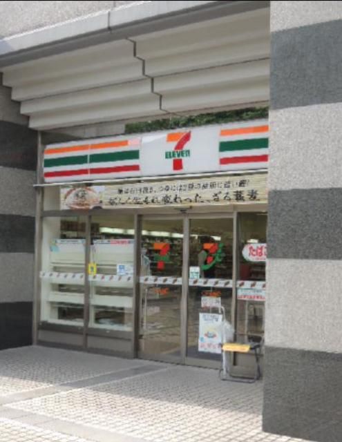 コンビニ　セブンイレブン（コンビニ）まで590m