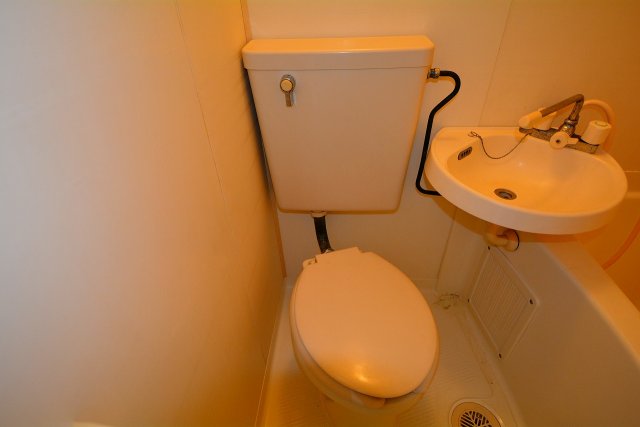 トイレ　浴室内にトイレがあります♪