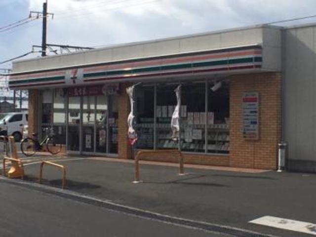 コンビニ　セブンイレブン摂津千里丘4丁目店（コンビニ）まで588m
