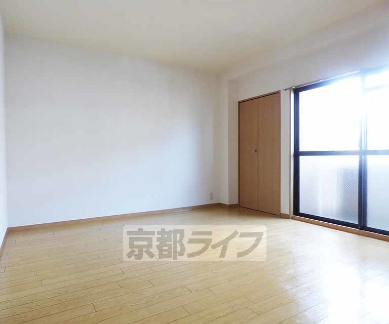 居室・リビング　１０帖の広々したお部屋です。