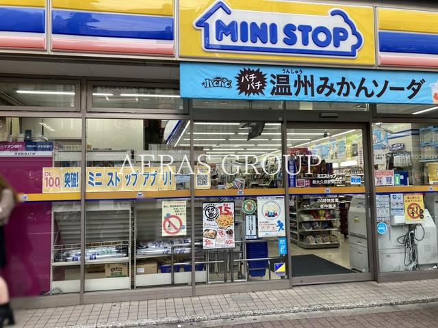 コンビニ　ミニストップ 新大久保駅東口店（コンビニ）まで245m
