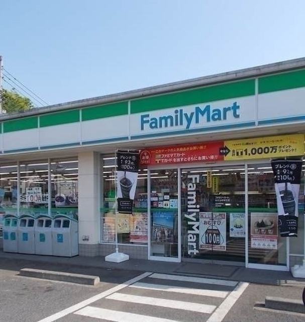 コンビニ　ファミリーマートあきる野草花店（コンビニ）まで612m