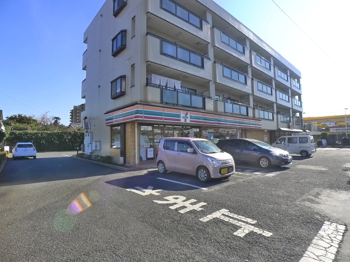 コンビニ　セブンイレブン（コンビニ）まで635m