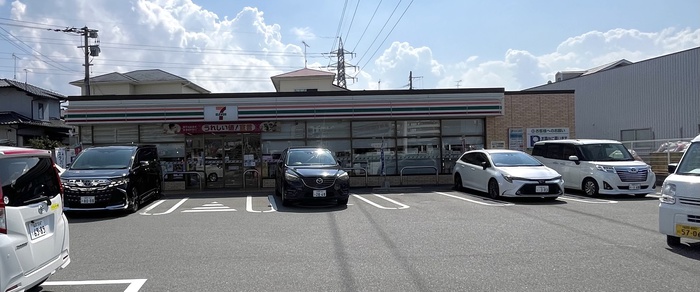 コンビニ　セブンイレブン粕屋内橋店（コンビニ）まで596m