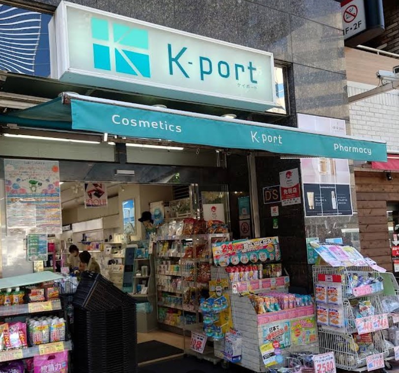 ドラックストア　K－PORTホテルエクセレント店（ドラッグストア）まで373m