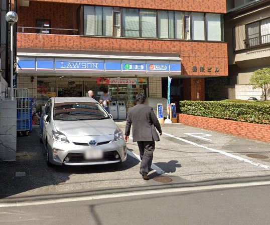 コンビニ　ローソン（コンビニ）まで632m