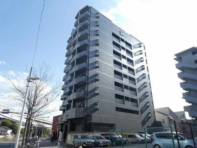建物外観　鉄筋コンクリート造の10階建てのハイグレードマンションです。