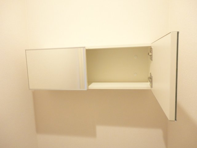 その他　トイレ吊り戸棚