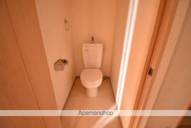 広島電鉄皆実線 南区役所前駅 徒歩5分 9階建 築19年のトイレ写真