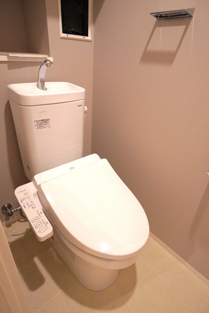 トイレ　※写真は同タイプ住戸です。