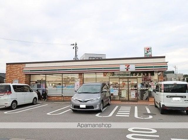 コンビニ　セブンイレブン（コンビニ）まで558m