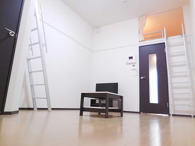居室・リビング　7.4畳の広さがあるお部屋です。